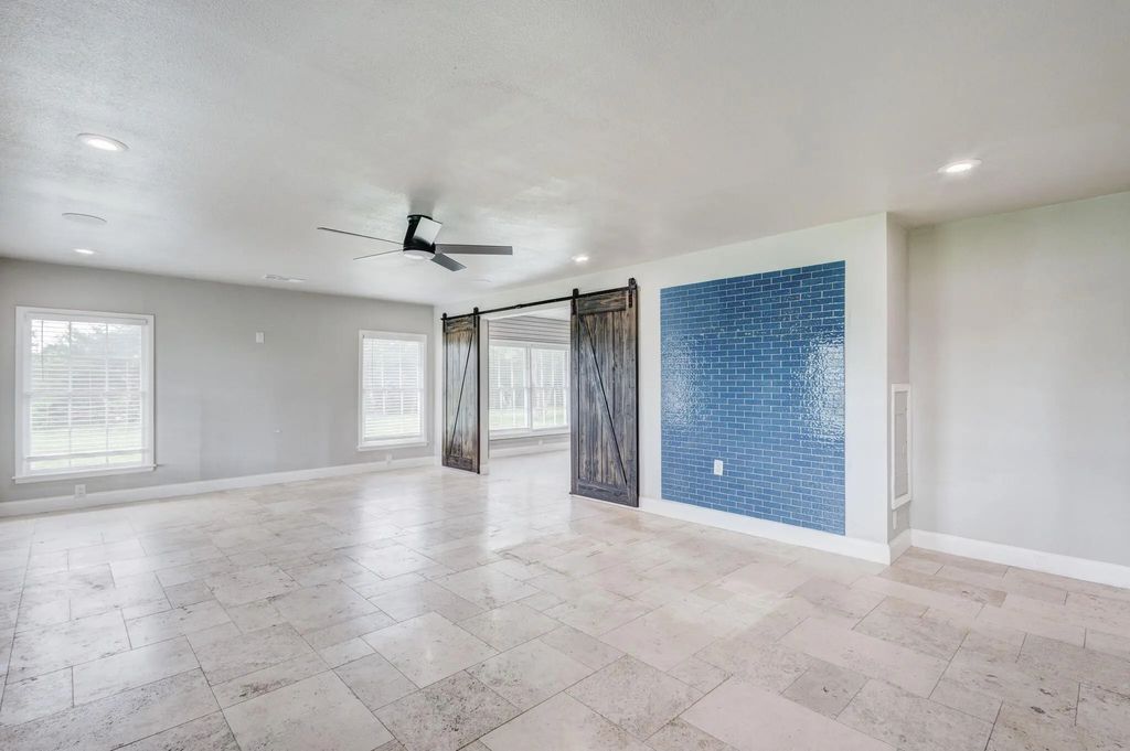 4877 Sam Rayburn Highway, Anna