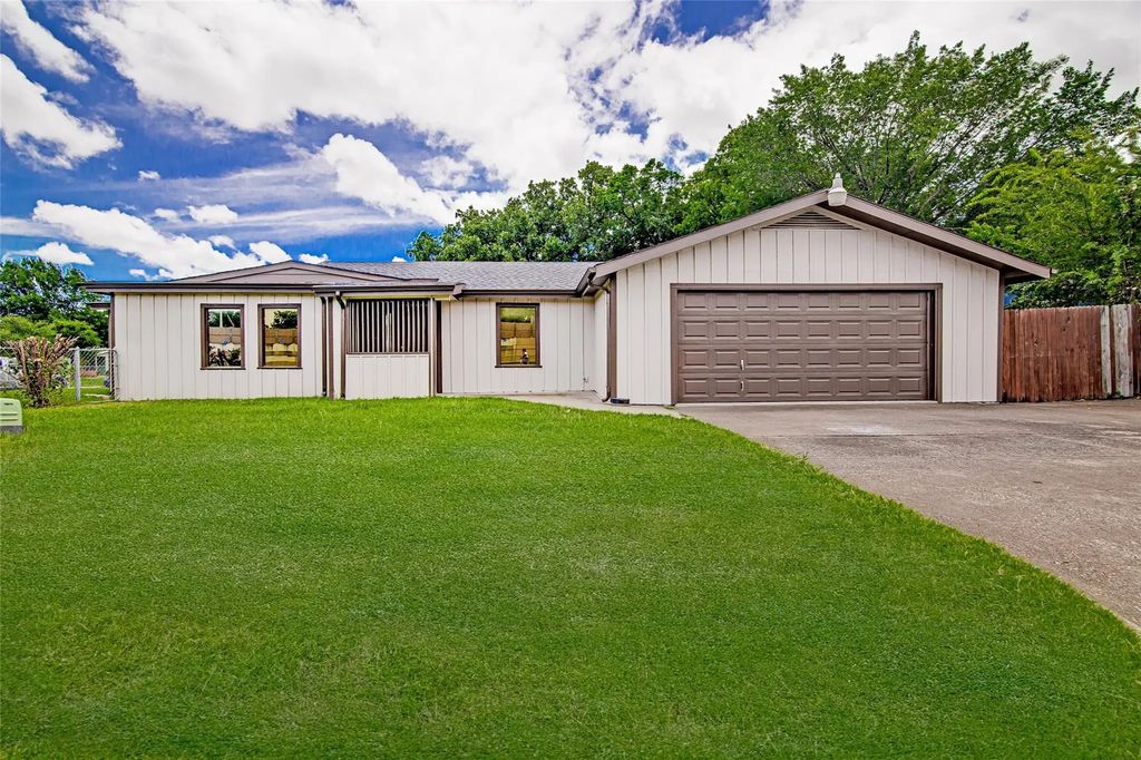5700 Lenore Street, Fort Worth