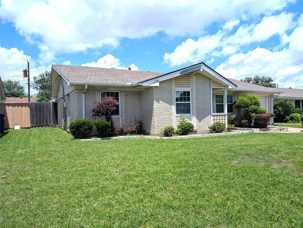 1305 Glenville Drive, Garland