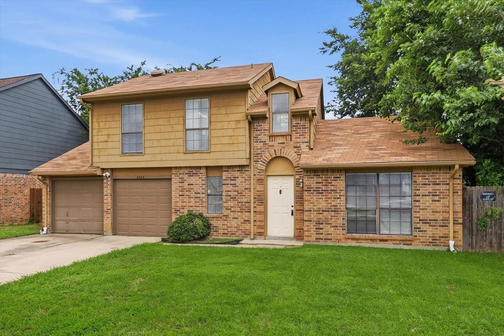 6733 Dandelion Drive, Fort Worth