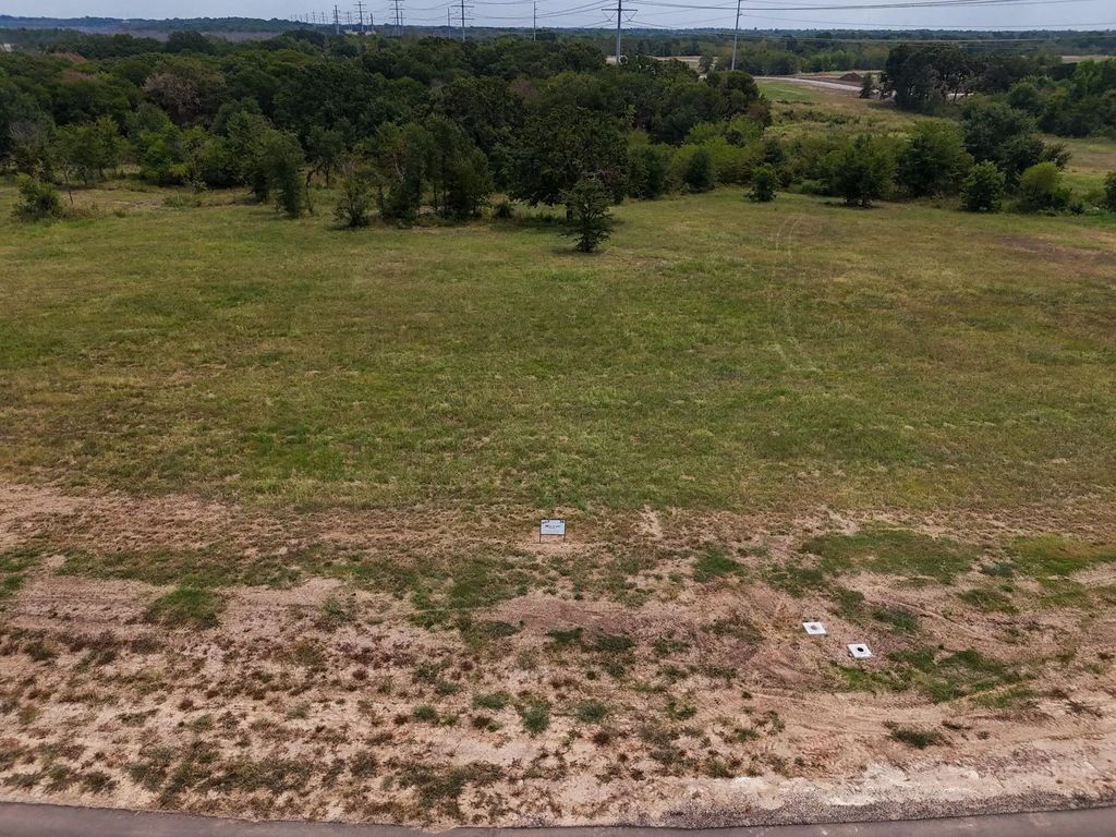 610 Waters Edge Way, Dodd City