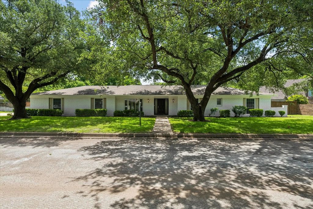 4113 Ridglea Country Club Drive, Fort Worth