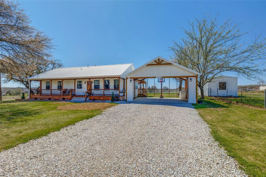 320 English Court, Springtown