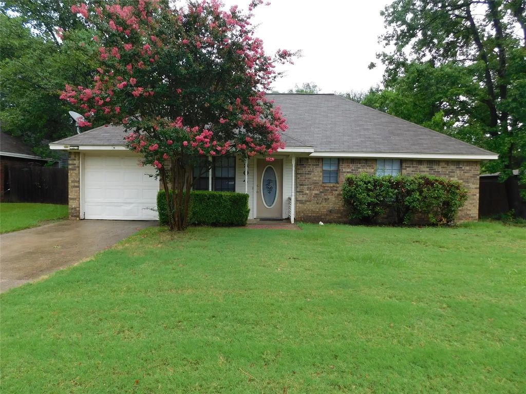 304 Joshua Street, Denton