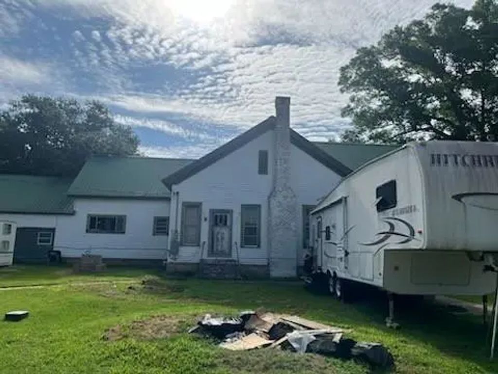 208 Cedar Street, Bernice