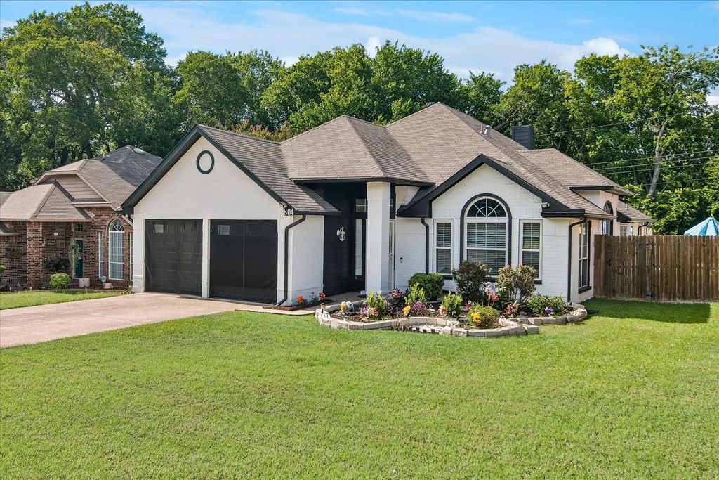 804 Clover Hill Lane, Cedar Hill
