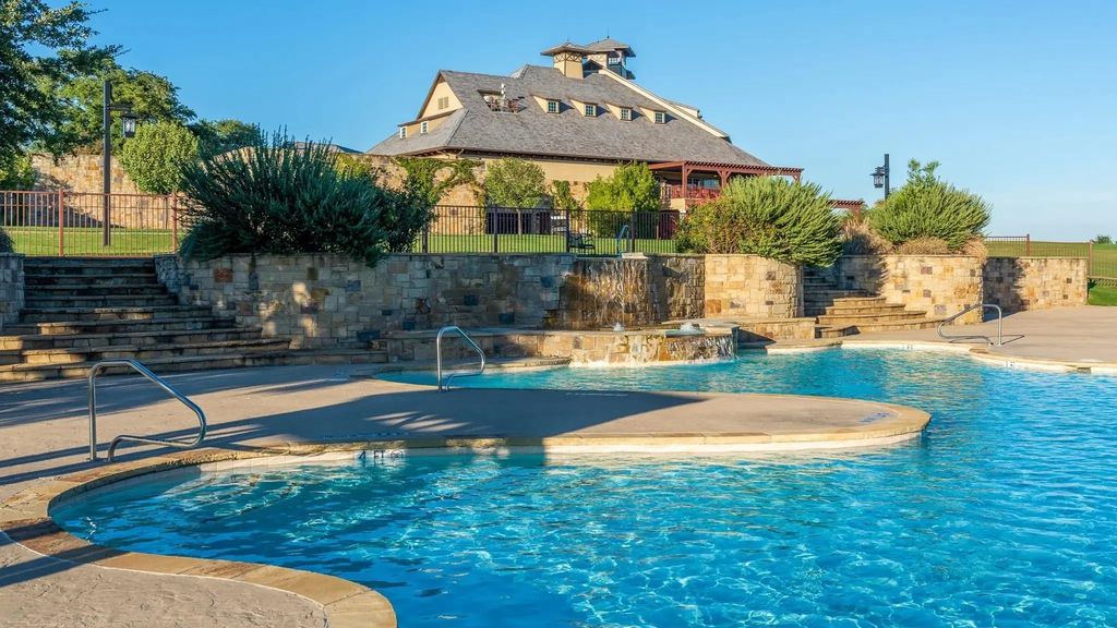 6009 Montrose Court E, Cleburne