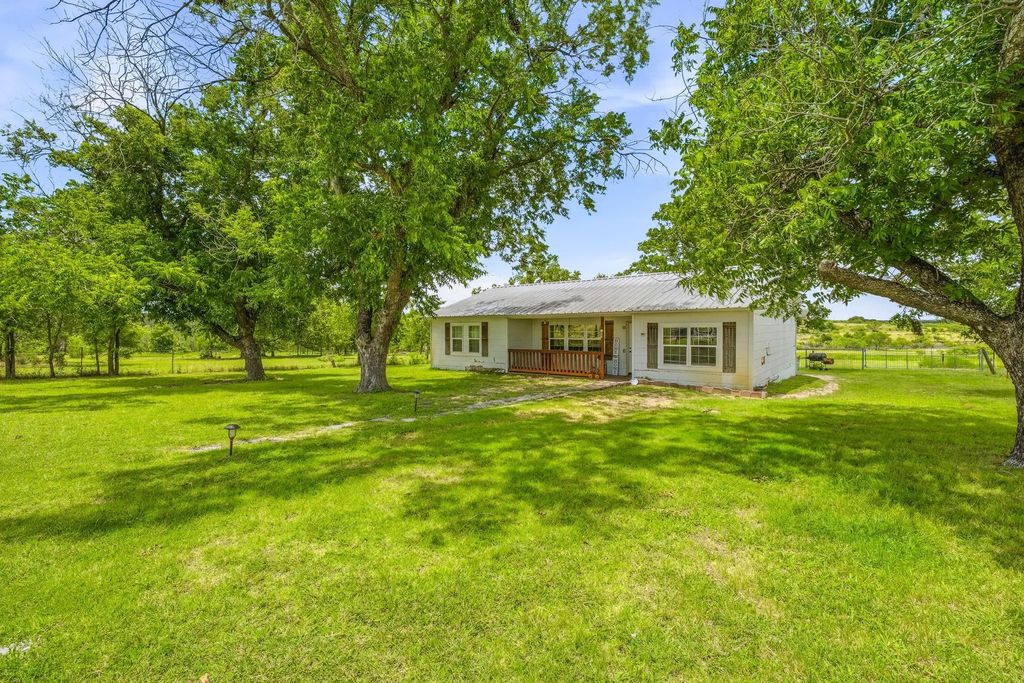 5370 Highway 1702, Gustine