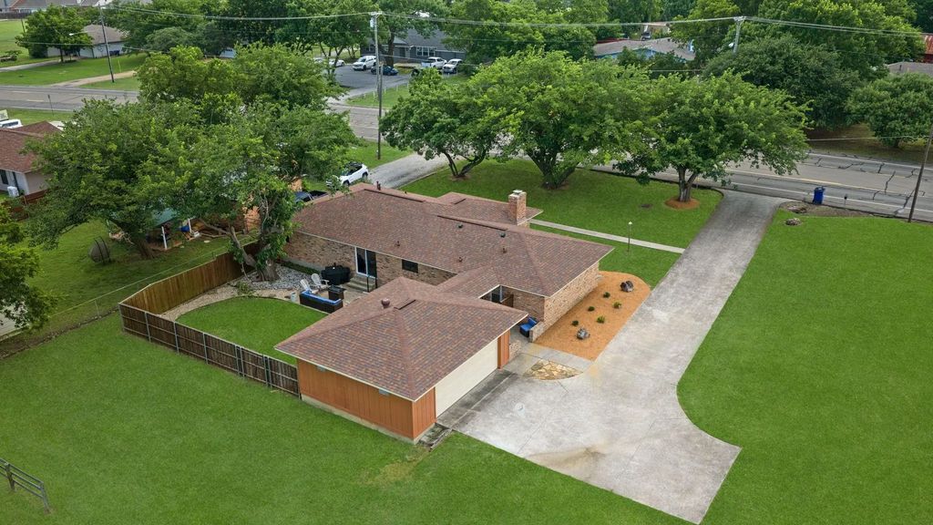 1289 S Waco Street, Van Alstyne