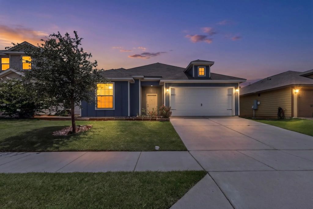 8228 Smokey Creek Pass, Fort Worth