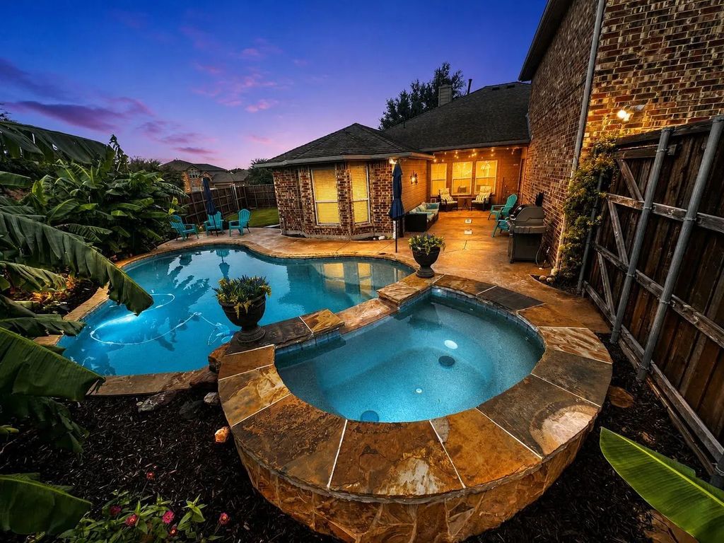 1050 Hidden Lakes Way, Rockwall
