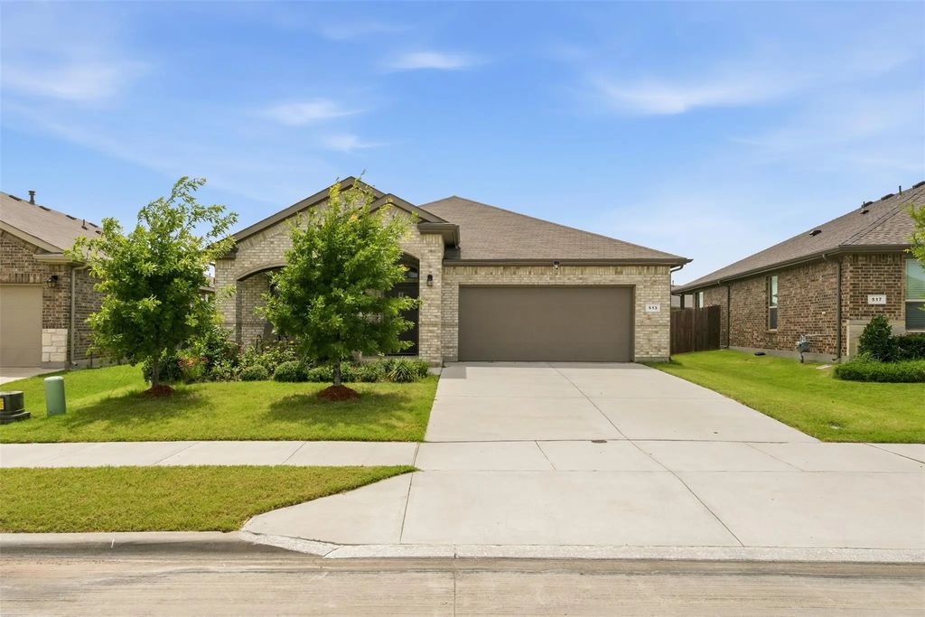513 Frenchpark Drive, Fort Worth