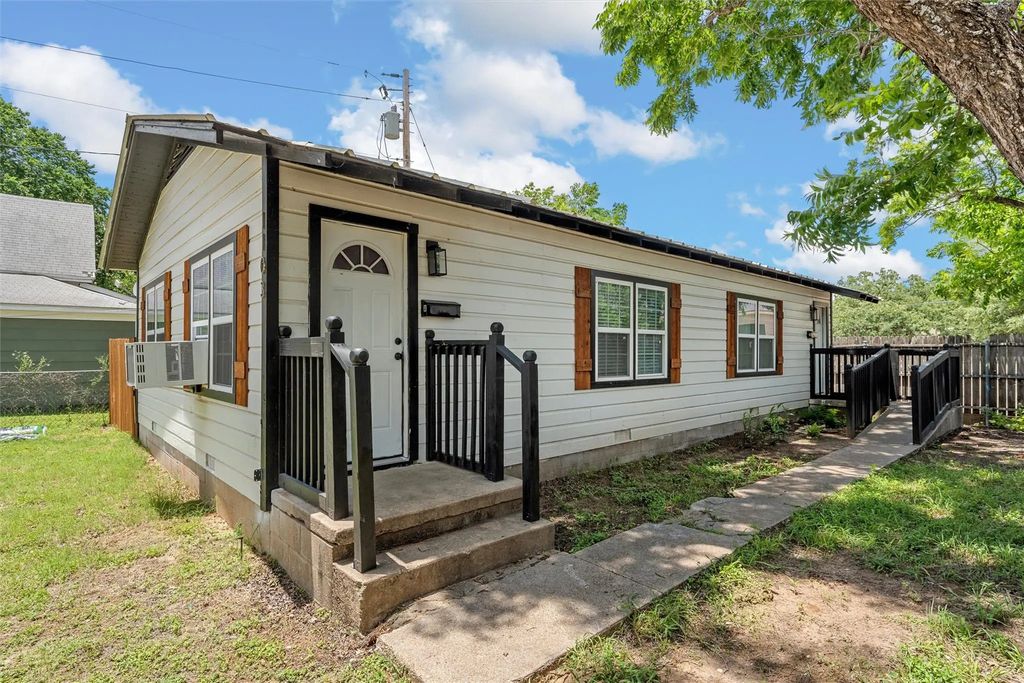 1103 E Leon Street, Gatesville
