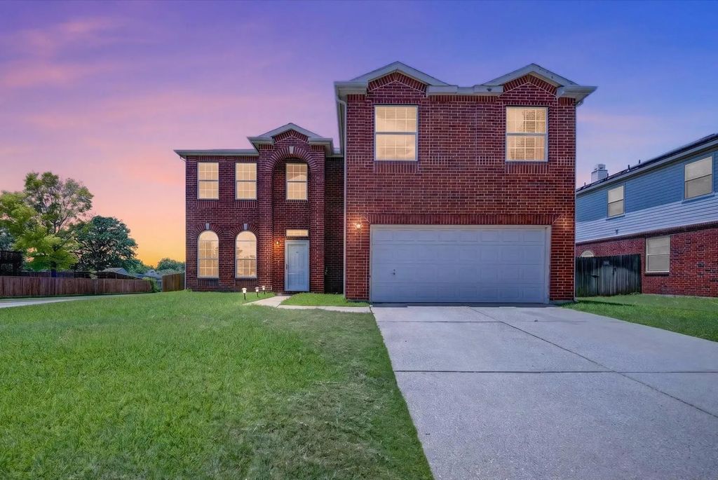 8208 Hidden Path Lane, Denton