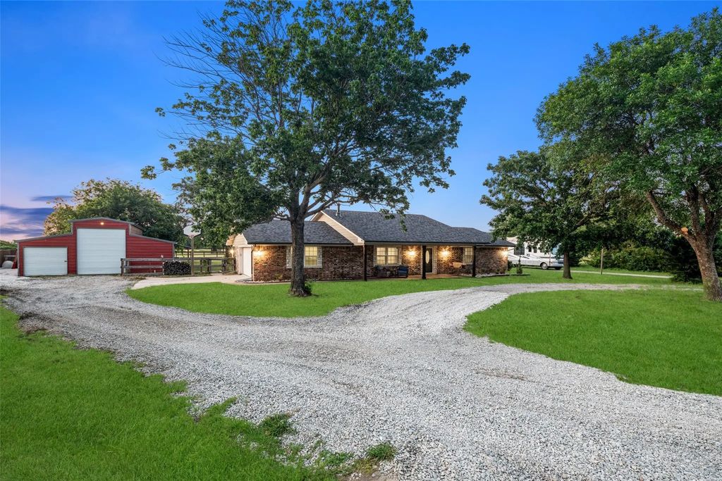 336 Meadows Estate Street, Tom Bean