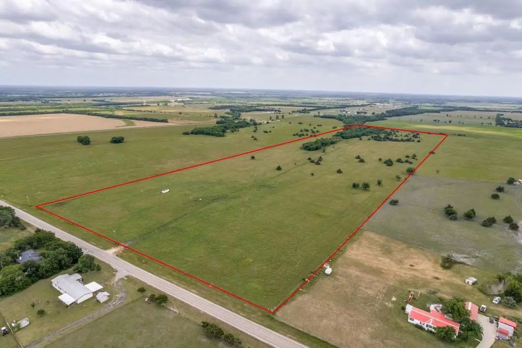 325 Fm 1566 W, Wolfe City