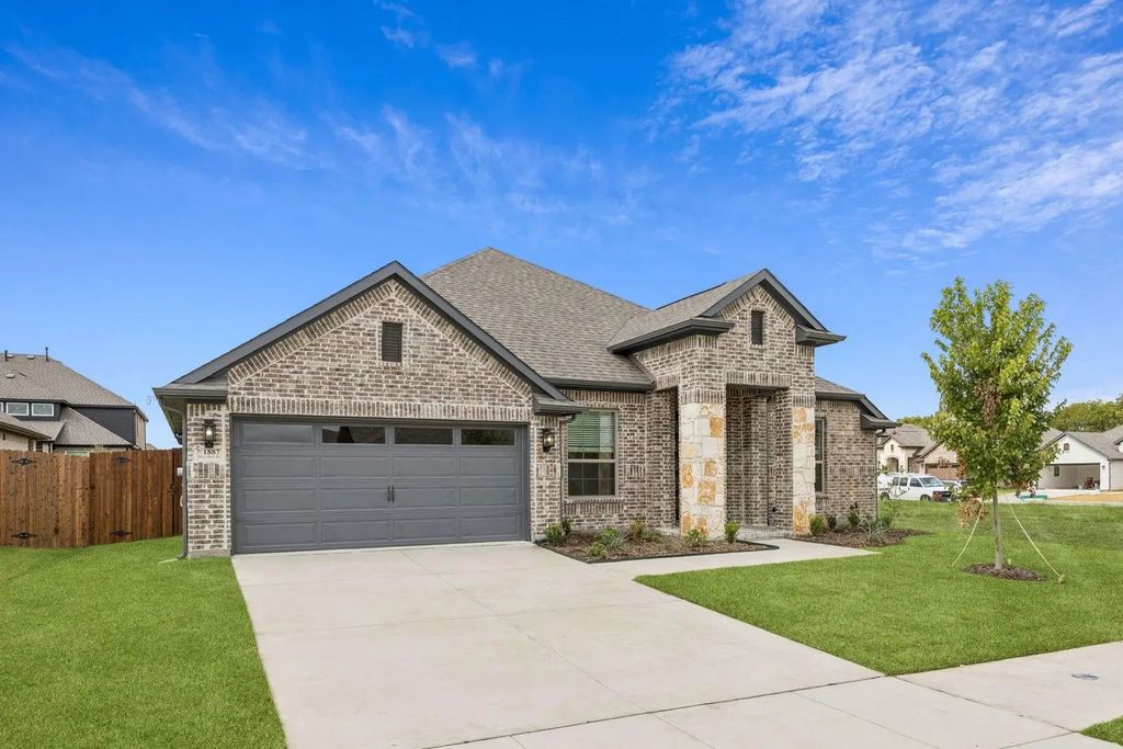 649 Red Maple Road, Waxahachie