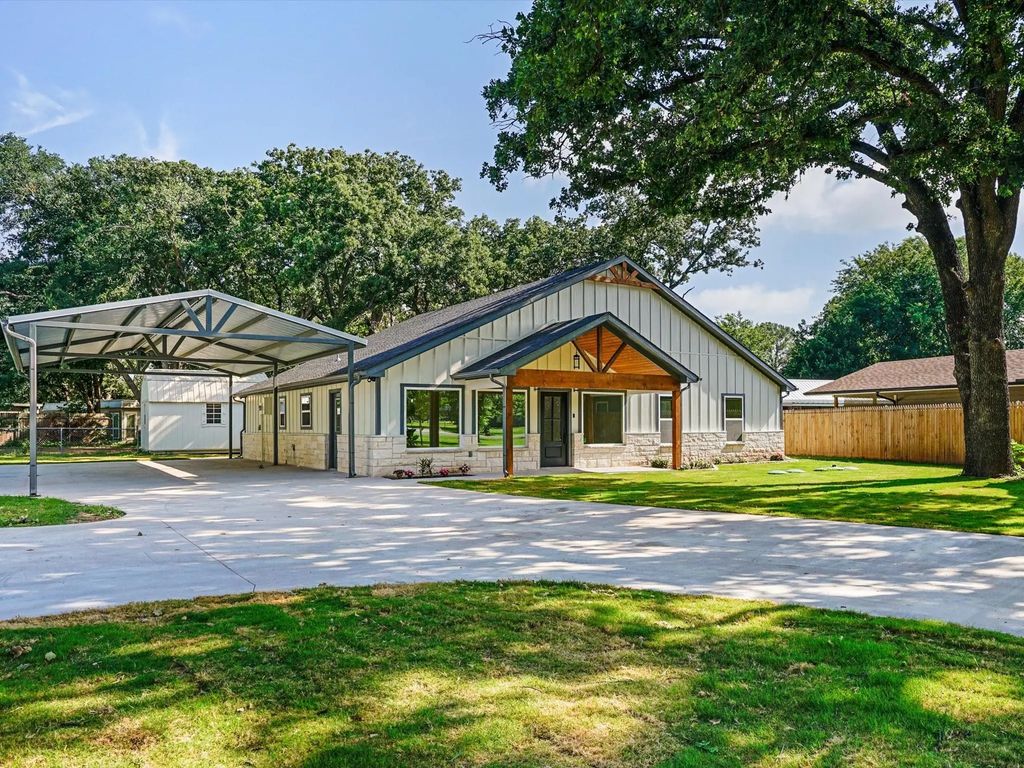4004 Pueblo Court, Granbury