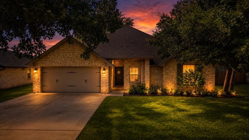 4016 Cherokee Court, Granbury
