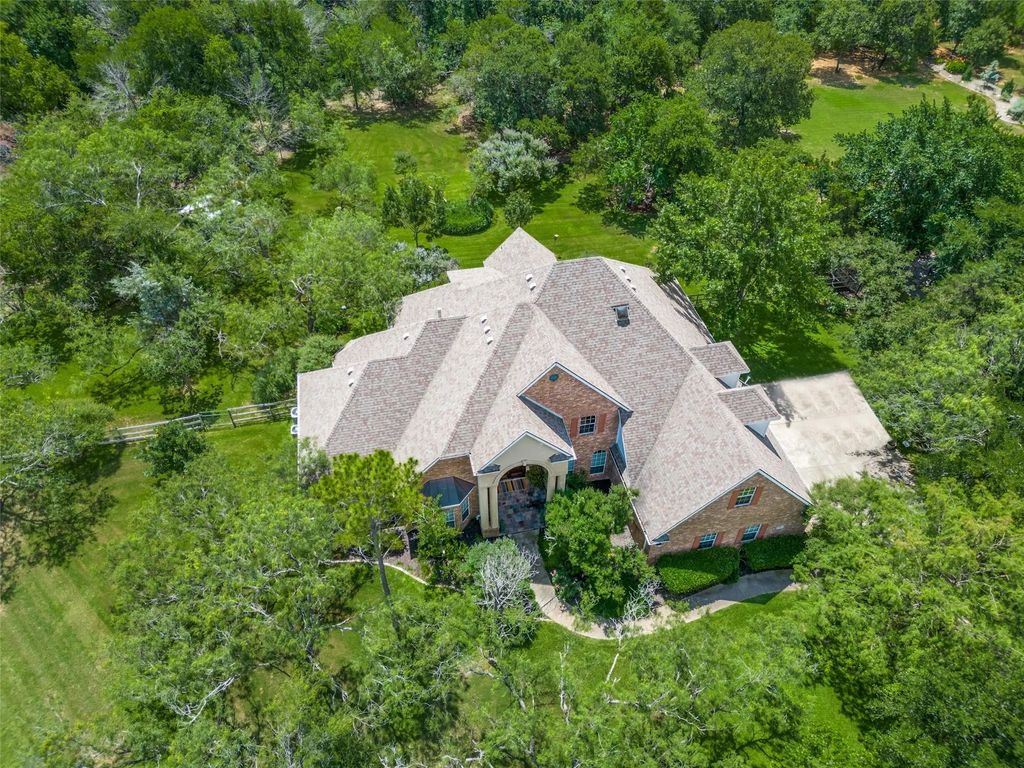341 Onyx Drive, Oak Point