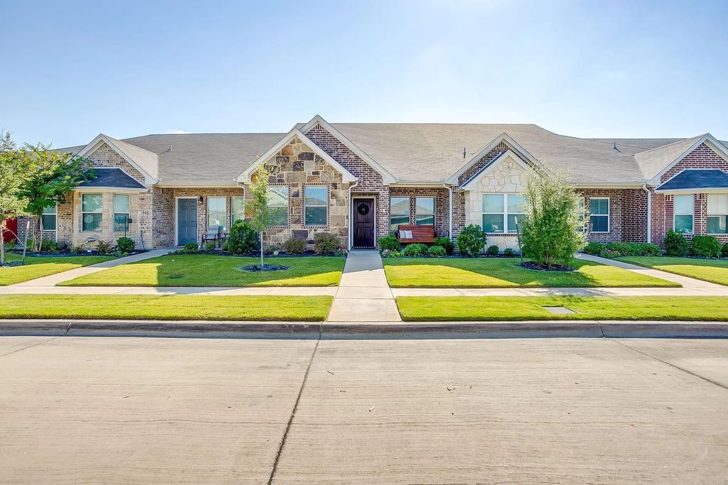 464 Pine Street, Burleson