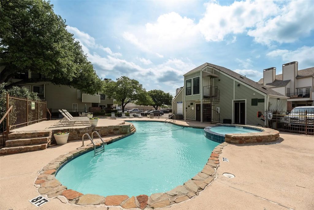 3113 Sondra Drive 202, Fort Worth