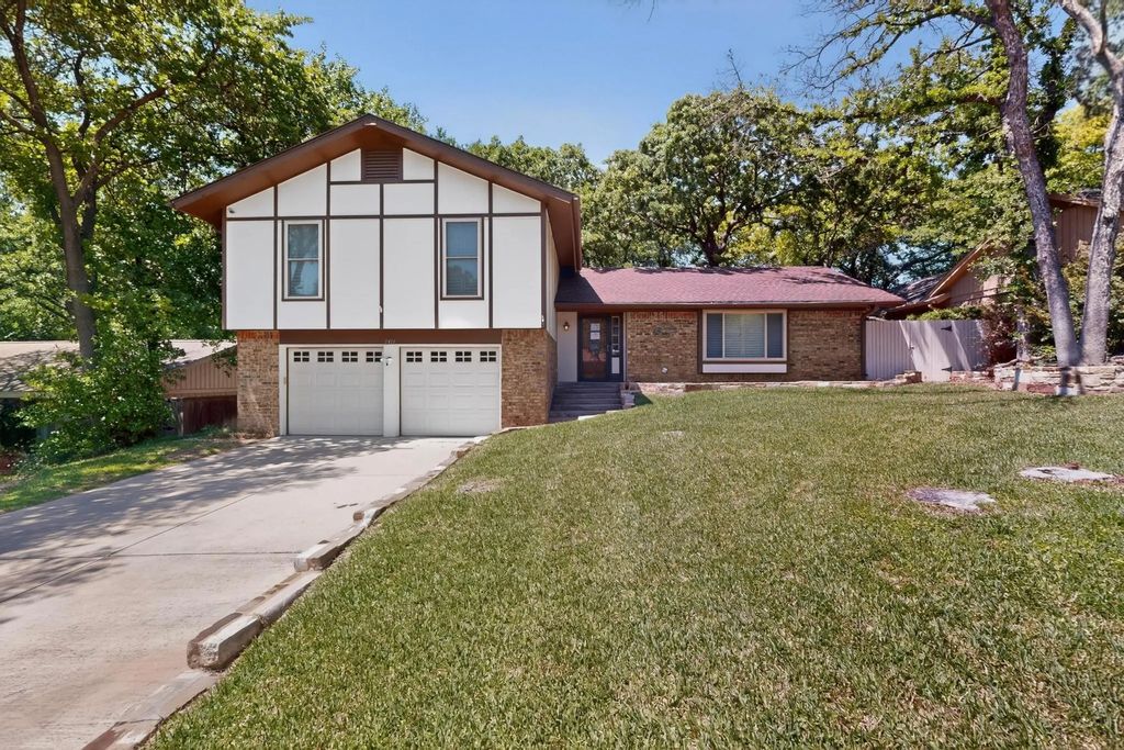 3411 Sheffield Drive, Arlington