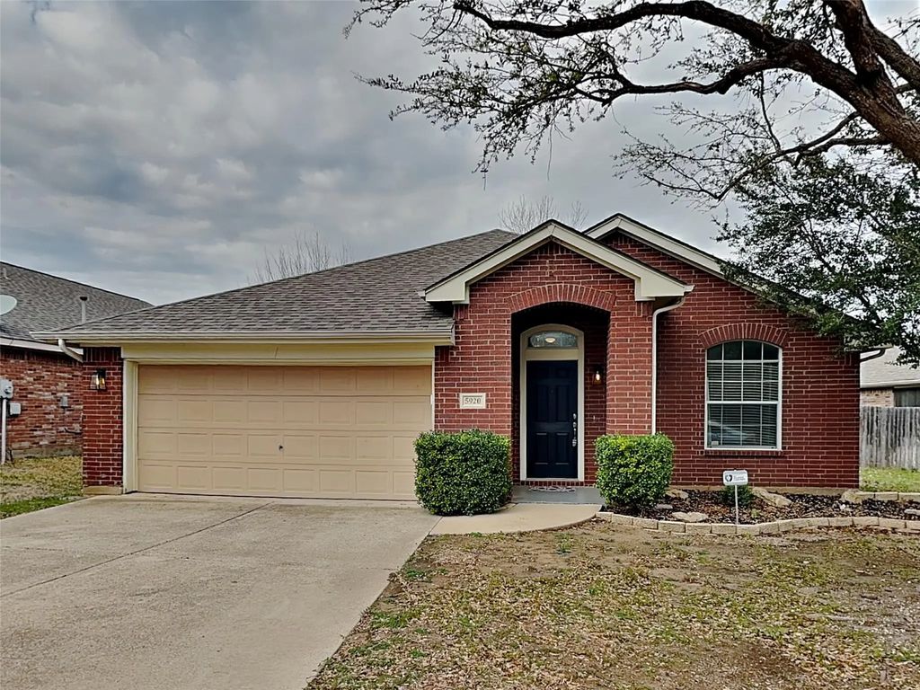 5920 Paloma Blanca Drive, Fort Worth