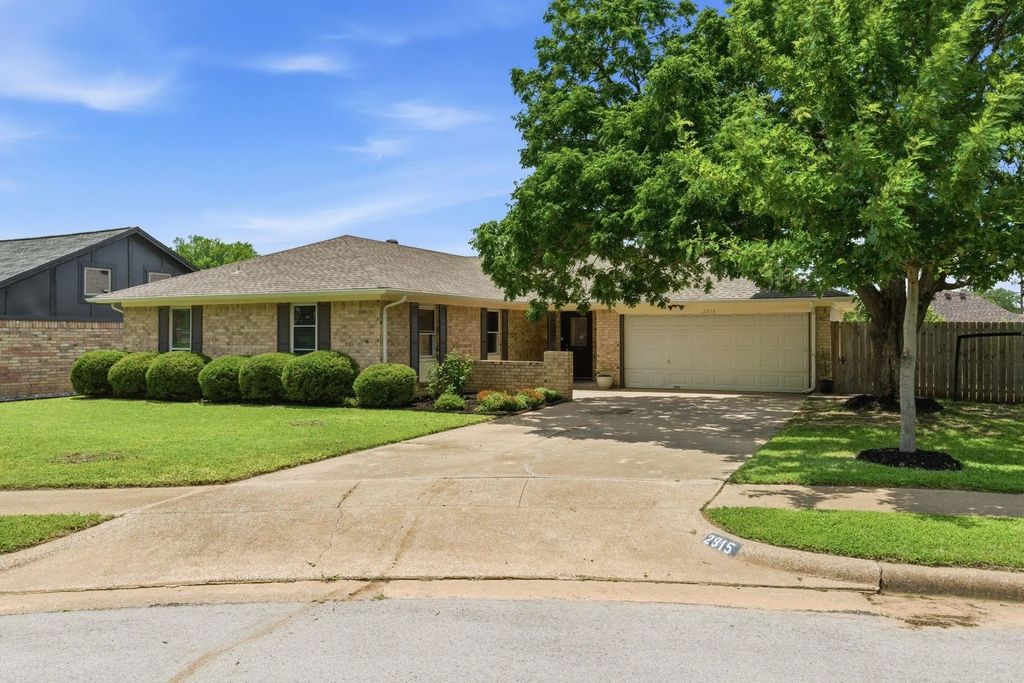 2915 Post Oak Court, Bedford