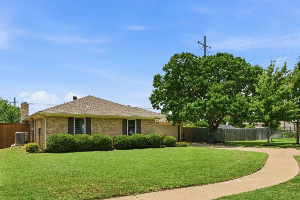 2915 Post Oak Court, Bedford