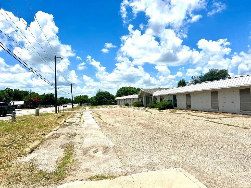 1108 W Kilpatrick Street, Cleburne