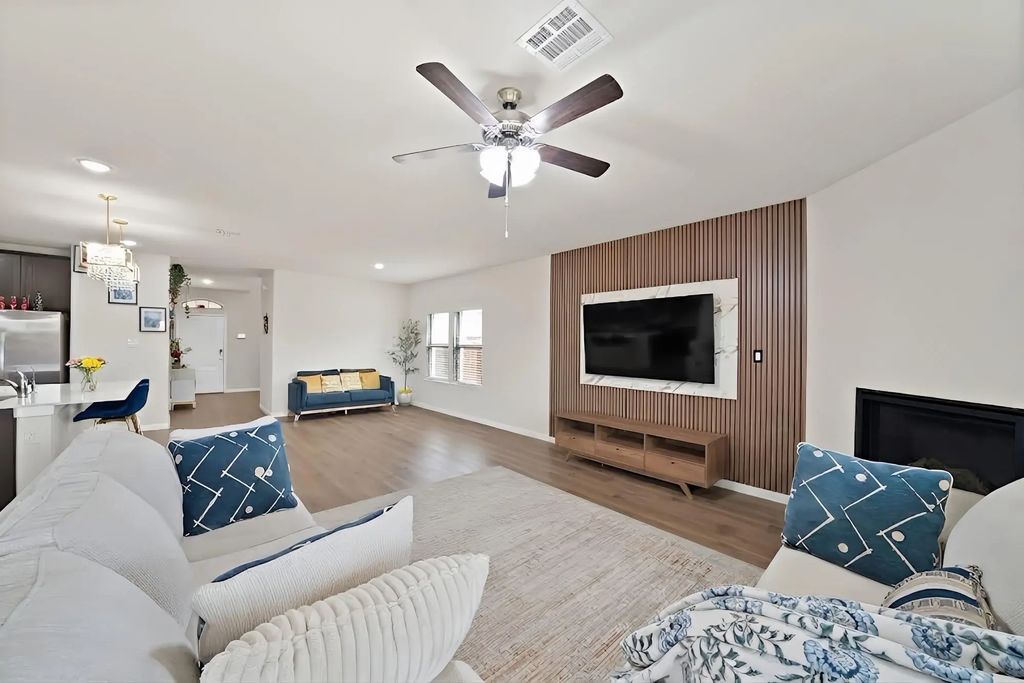 3813 Silver City Avenue, Aubrey