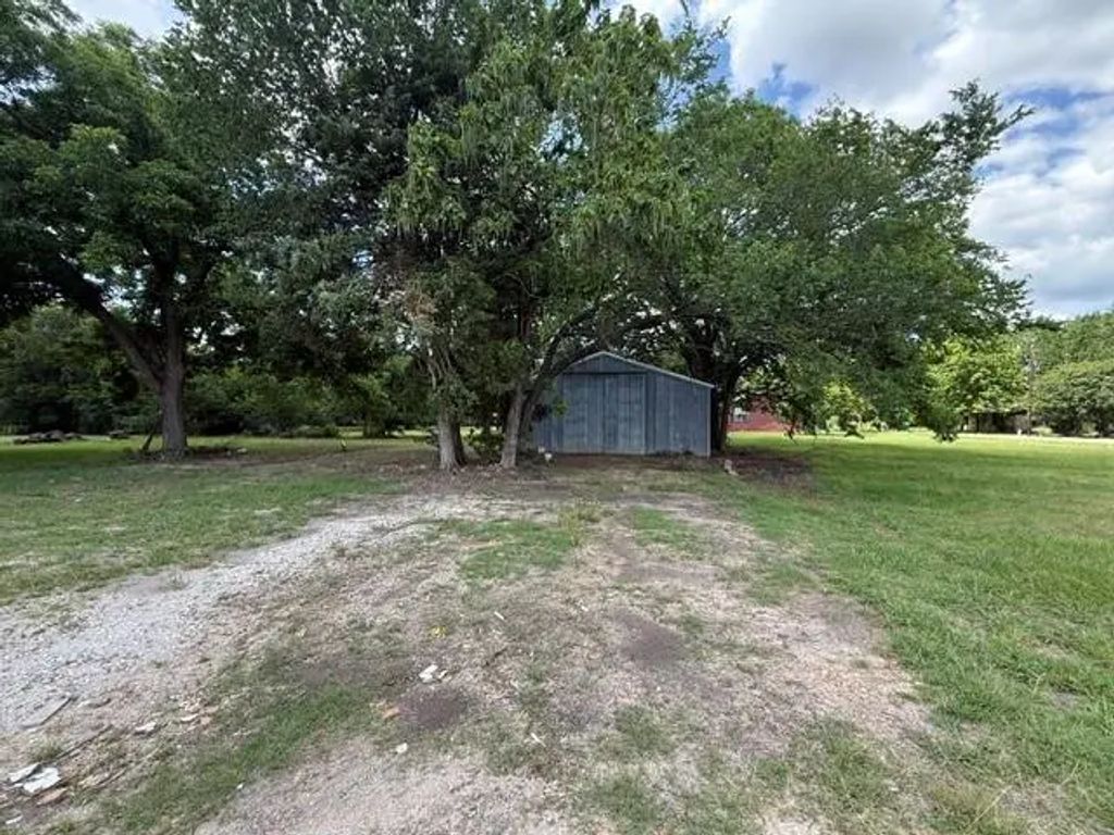 741 E Kaufman Avenue, Cooper