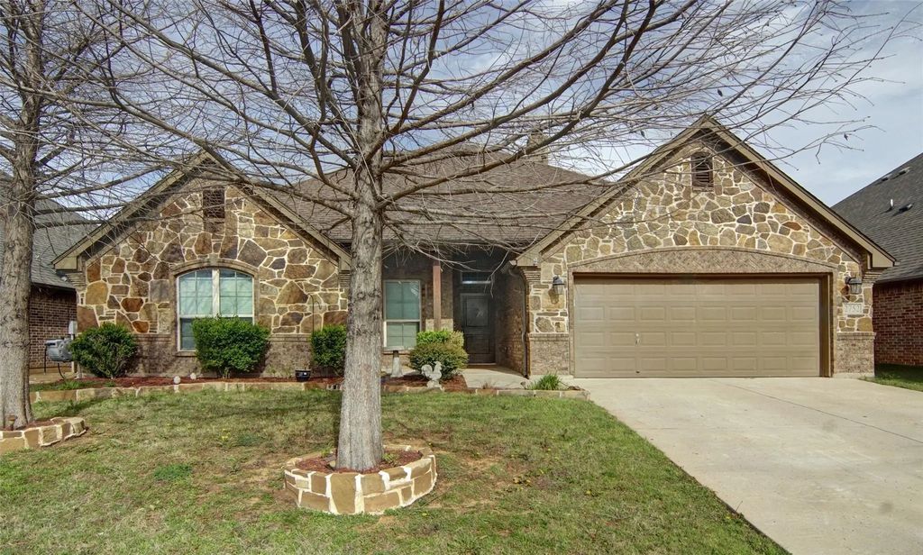 2752 Elmwood Drive, Burleson