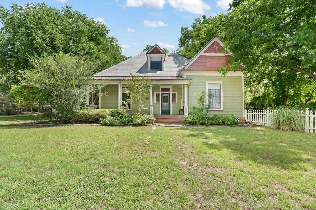 320 E Franklin Street, Hillsboro