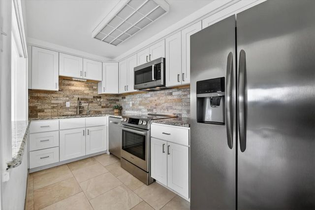 6211 W Northwest Highway G312, Dallas
