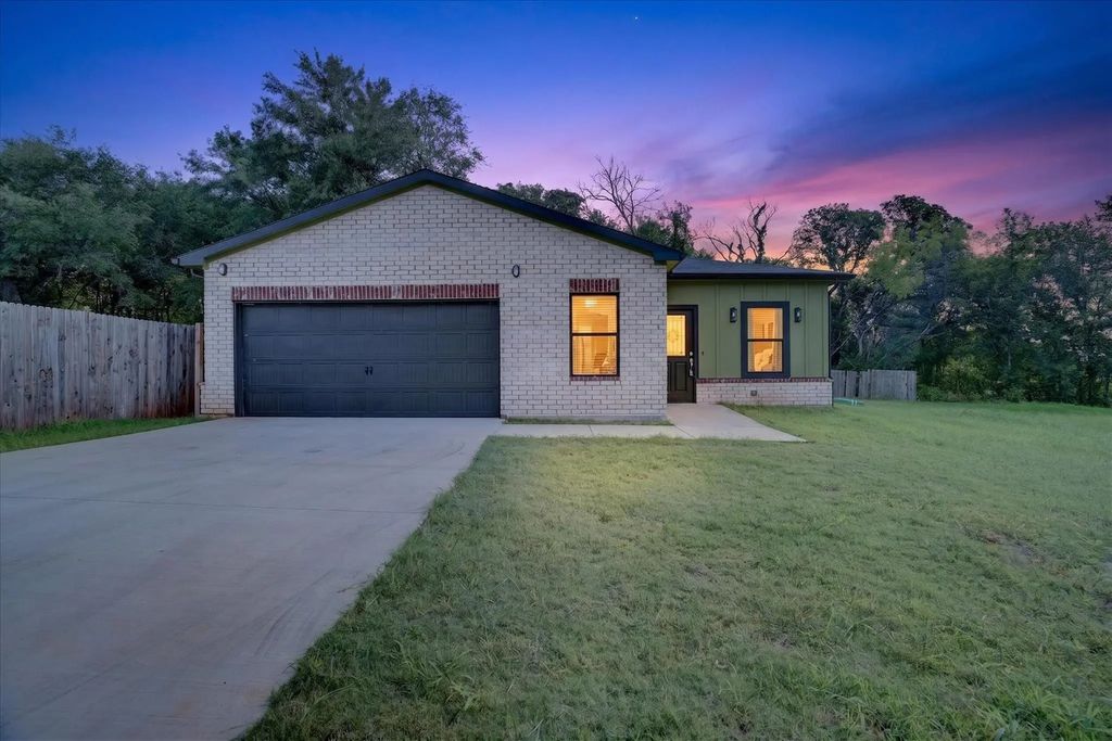 3202 Lowland Drive, Granbury