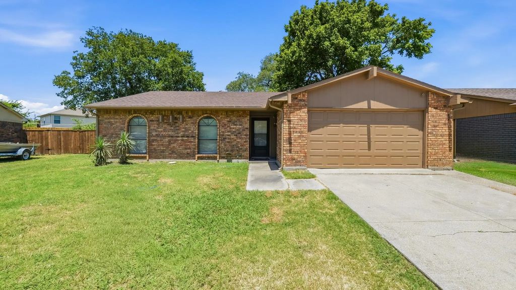 5821 Maiden Lane, Fort Worth