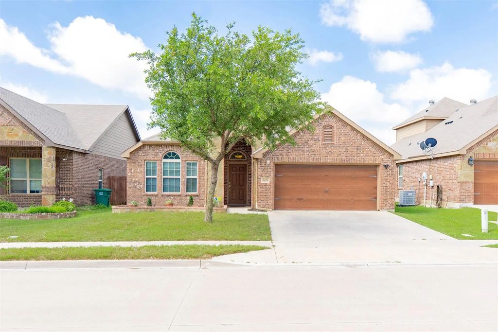 5629 Spirit Lake Drive, Fort Worth