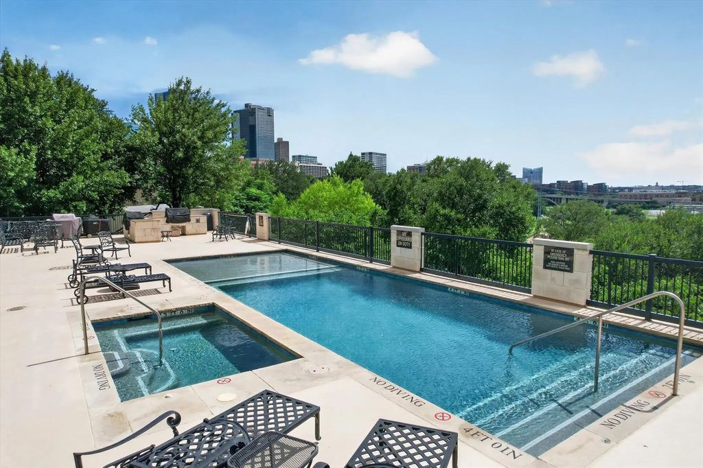 501 Samuels Avenue 110, Fort Worth