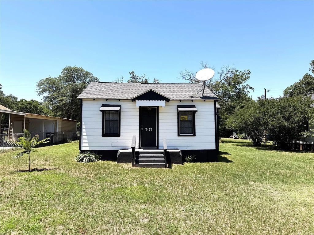 707 E 23rd Street, Cisco
