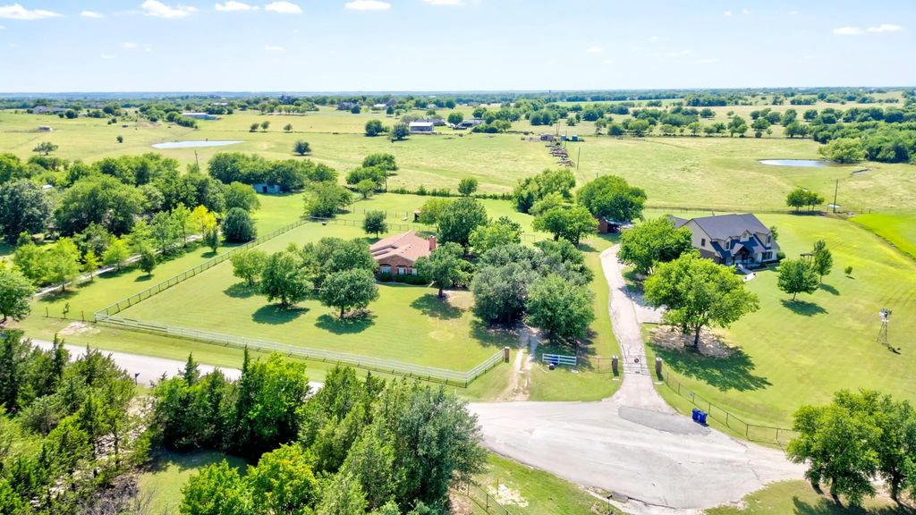 21921 Quail Run Road, Sanger