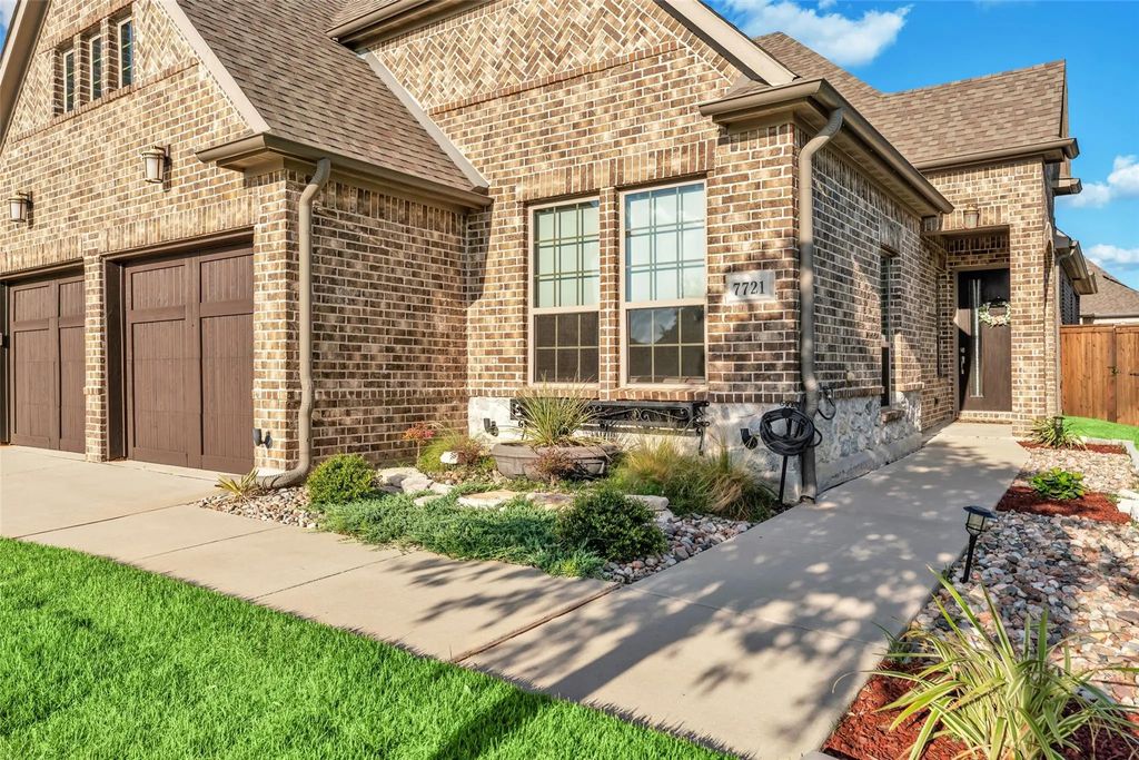 7721 Haddington, The Colony