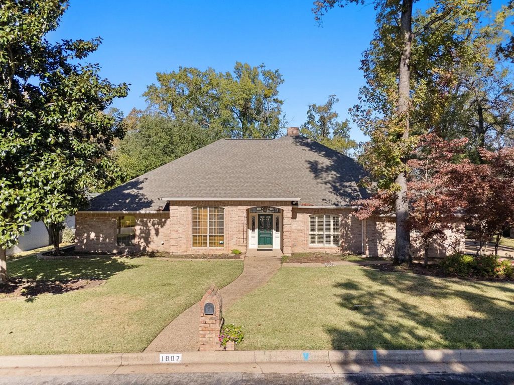 1807 Royal Oak Drive, Tyler