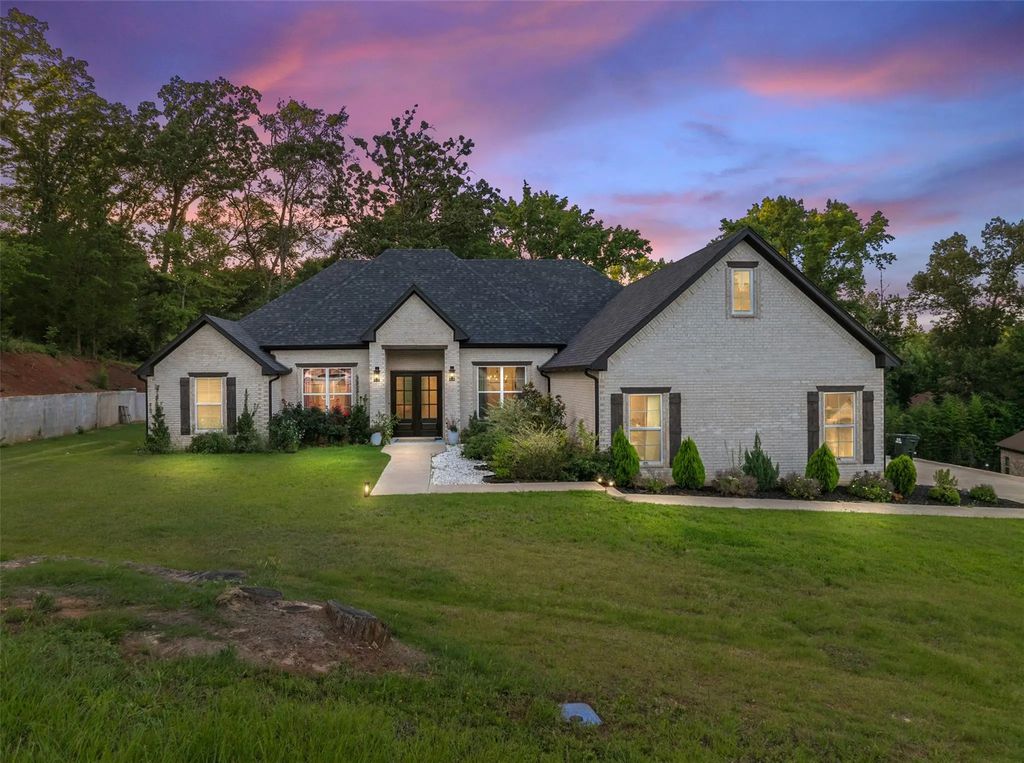 15883 Crazy Horse Drive, Lindale