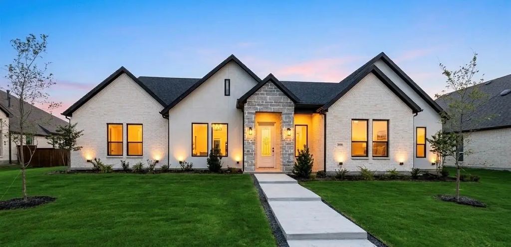 1005 Devonshire Drive S, Forney