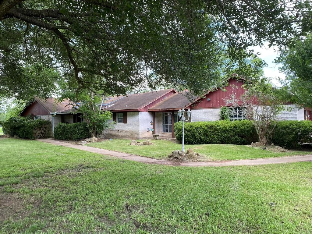 416 Fort Bend Drive, Simonton