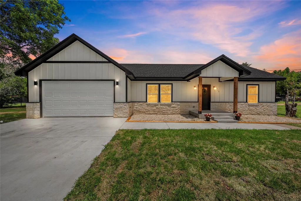 1630 Egan Lane, Waco