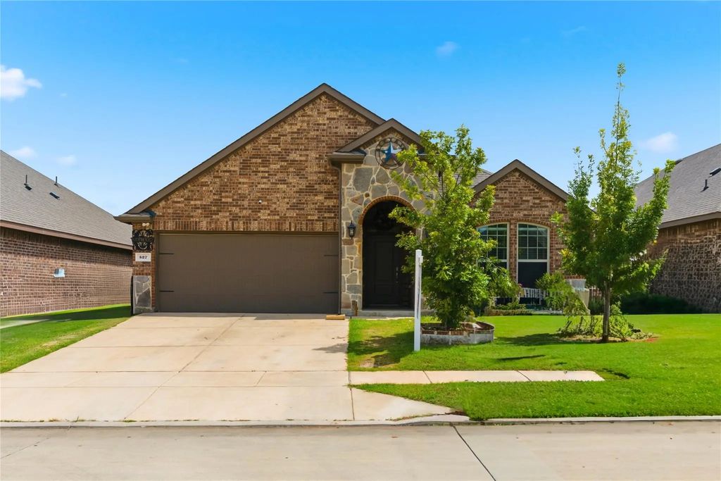 527 Francis Lane, Royse City