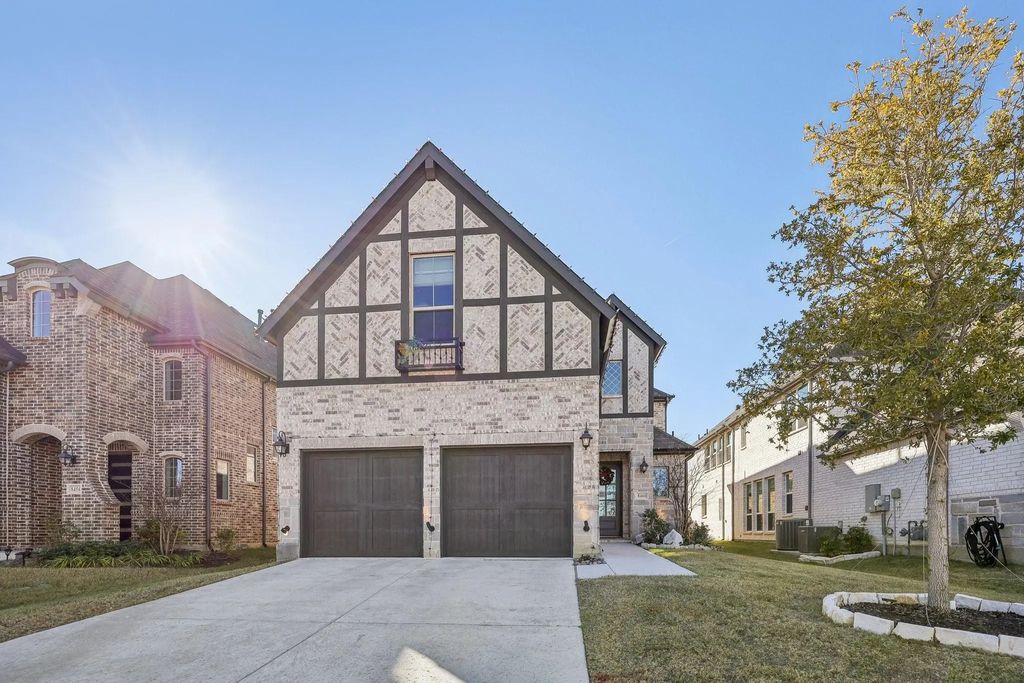 8460 Wembley, The Colony